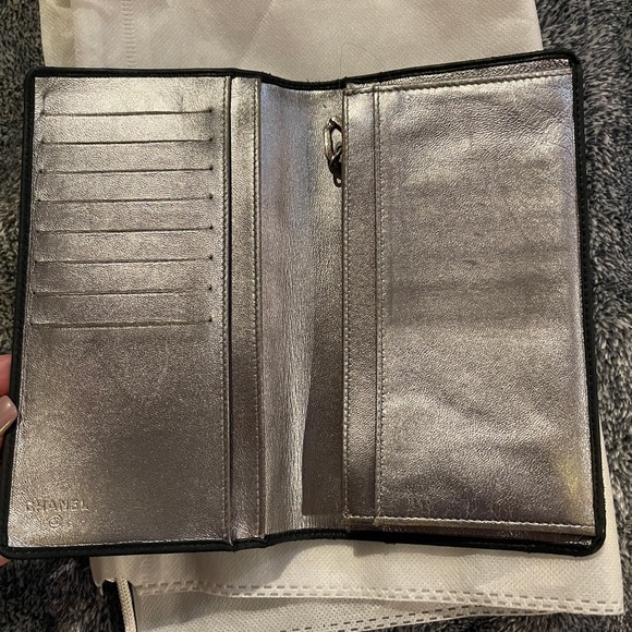 Authentic Mademoiselle Ligne Topstitched Bifold Black Lambskin Clutch - Picture 4 of 9